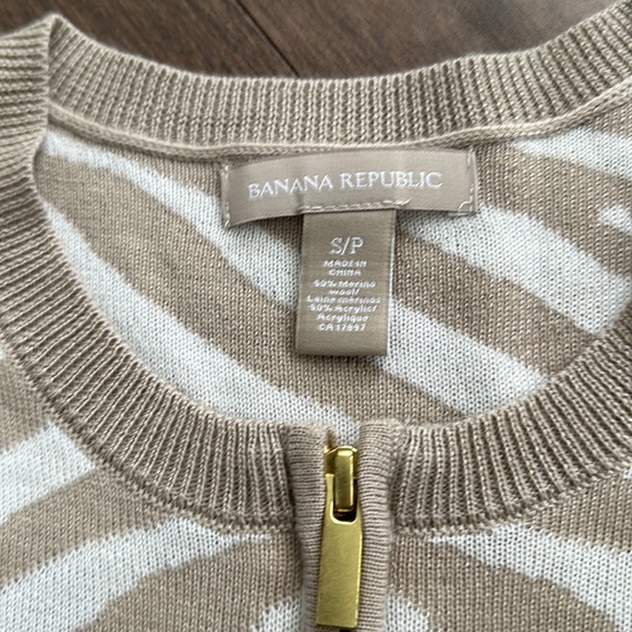 Banana Republic cream and white colour zebra pattern cardigan size S. worn 1x - Picture 2 of 7